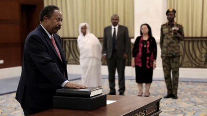 استجابة لضغط الشارع ولتحسين الأداء.. حمدوك يجري أول تعديل على حكومته