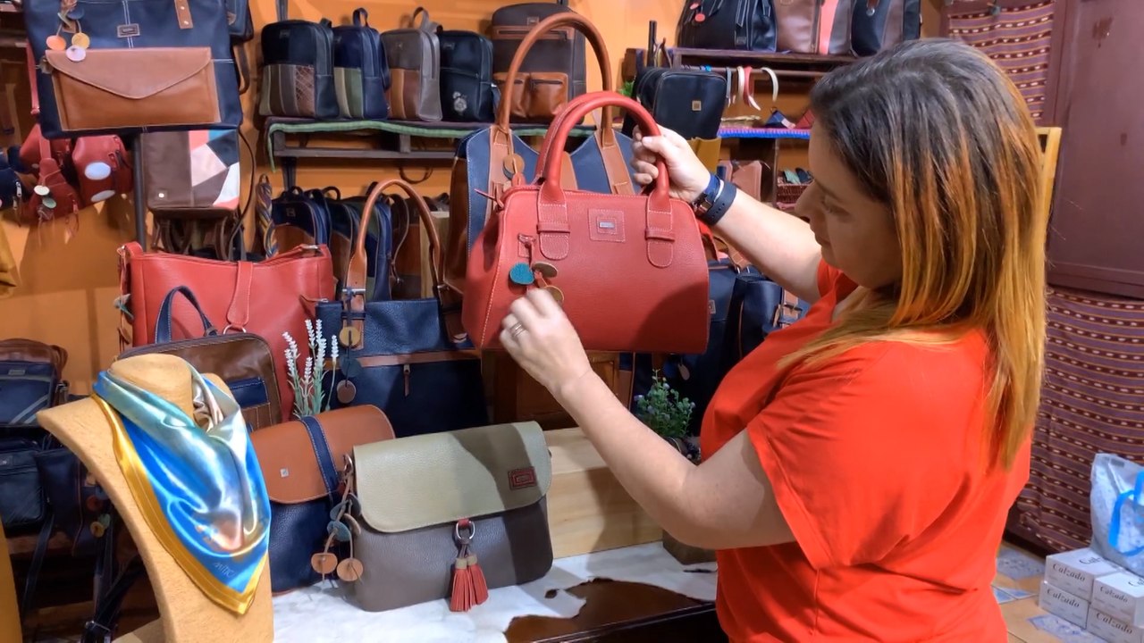 7est-Diseñadores nacionales se unen en campaña para ayudar a jefas de hogar -090720