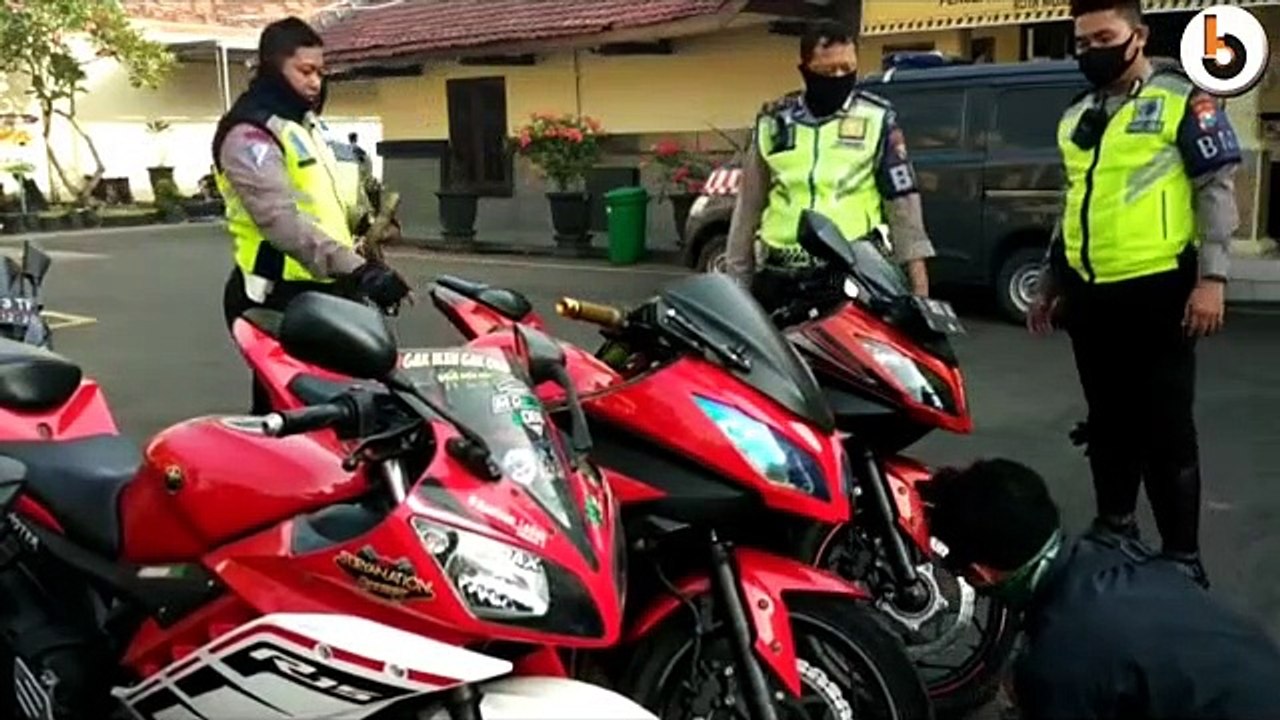 RATUSAN MOTOR DIAMANKAN SATLANTAS POLRESTA MOJOKERTO, KNALPOT BRONG DIPOTONG