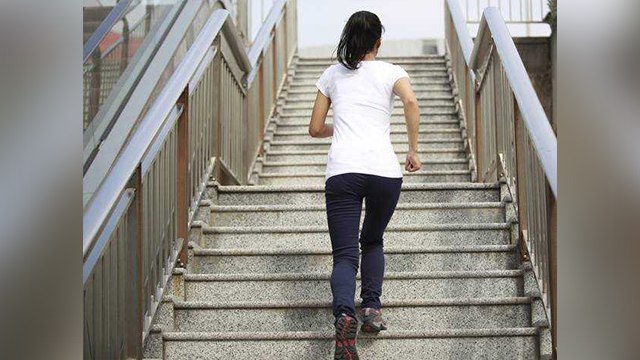 Stairs Weight Loss: सीढ़ियां चढ़ने से क्या घटता है वजन | Climbing stairs weight loss | Boldsky