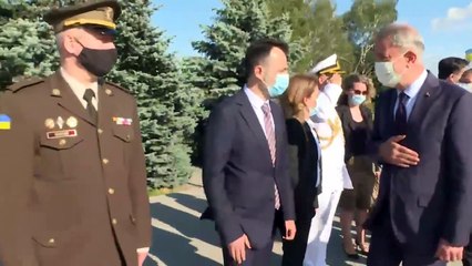 Son Dakika Haberleri: Bakan Akar’ı Kiev’de duygulandıran 'not' | Video