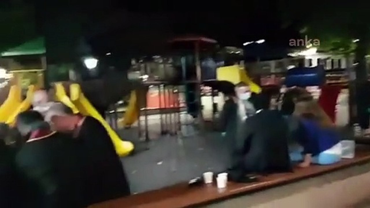 Savunma Nöbeti tutan avukatlar parkta sabahladı