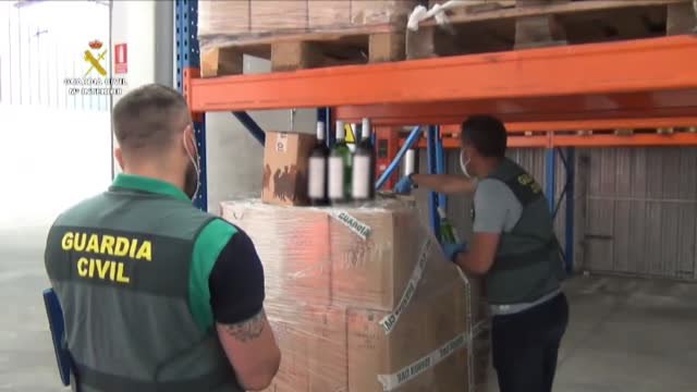 Desarticulada una red que revendía botellas de vino de una estafa y con etiquetado falso