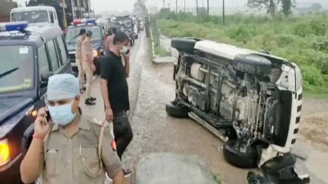 No signs of accident, how Vikas Dubey's car overturned?