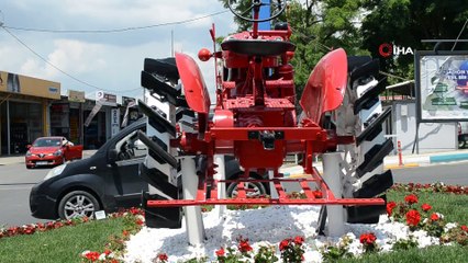 Asırlık Antika Traktörler Meydanlara Süs Oldu