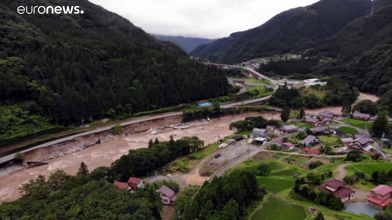 Ιαπωνία: Καταστροφές και νεκροί από τις πλημμύρες που προκάλεσαν οι καταρρακτώδεις βροχές