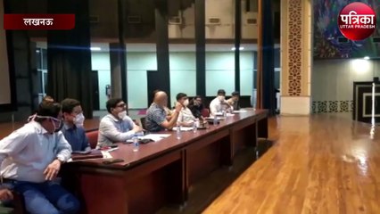 जिलाधिकारी ने कन्वेंशन सेंटर में की बैठक