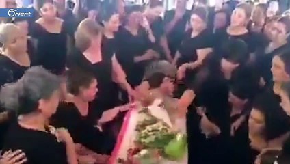 بالعويل والنواح.. عشرات النساء يودعن أحد قتلى ميليشيا أسد