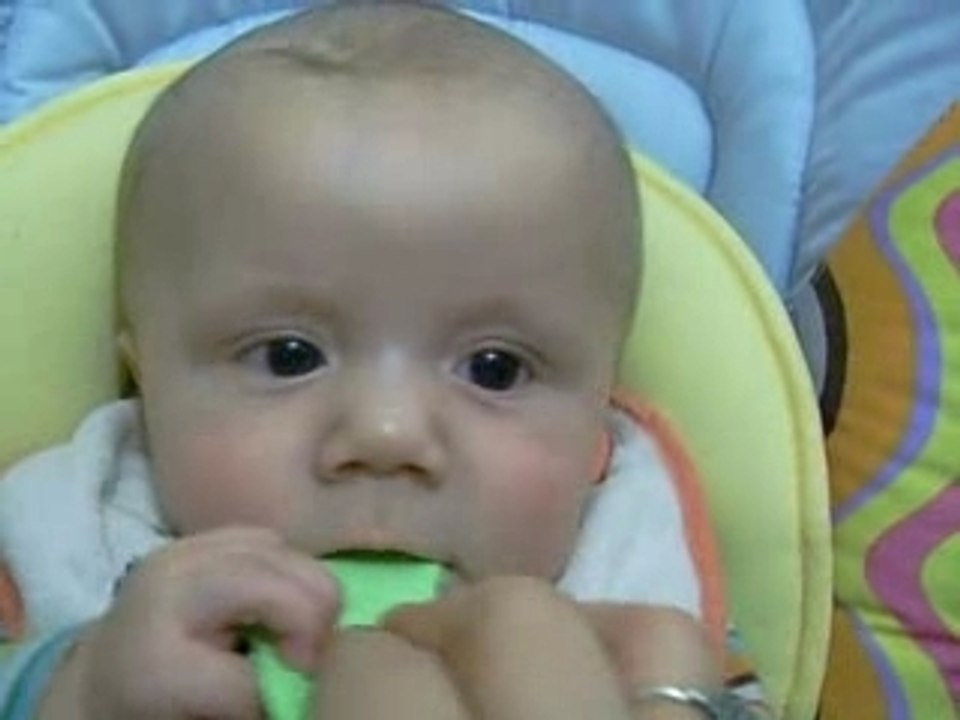 Bébé qui scratch comme un DJ