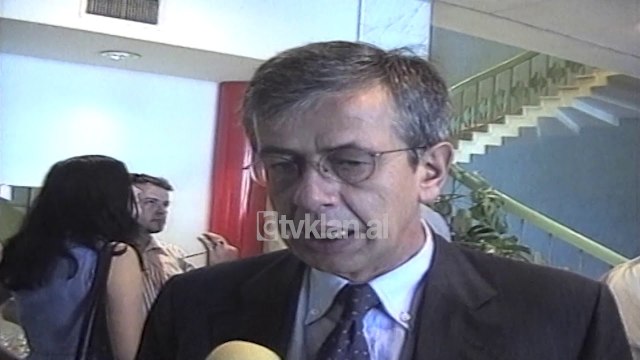 Kompania italiane Enel firmos kontraten me KESH - (27 Qershor 2000)