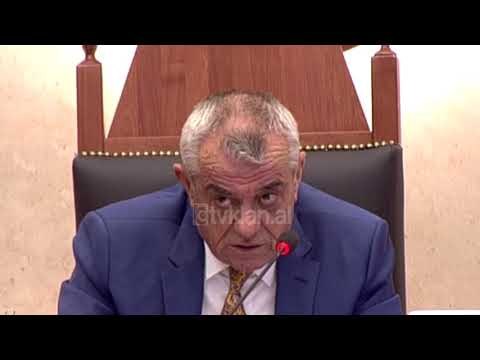 Kryetarja e KLGJ-se nuk kupton shkrimin e deputetit, nderhyn Gramoz Ruci dhe zbulon emrin