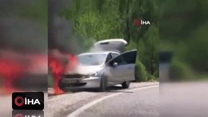 Ormanlık alanda araç alev alev yandı