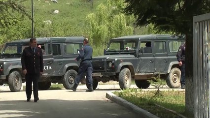 Télécharger la video: Ora News - Po transportonte 11 emigrantë të paligjshëm, prangoset 35-vjeçari në Pogradec