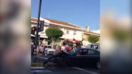 Provoca un accidente de tráfico en Lepe y se resiste a la autoridad en biquini y a gritos