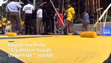 New York'ta Trump binasının önündeki caddeye 'Siyahilerin Hayatı Önemli' yazıldı