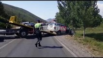 Report TV -Lezhë, makina del nga rruga, plagoset drejtuesi