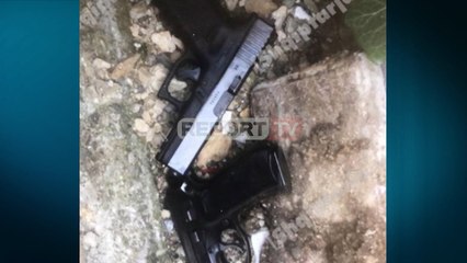 Punëtori gjen 2 pistoleta pranë spitalit privat, i fshehën 'ushtarët' që po ruanin ekzekutorin