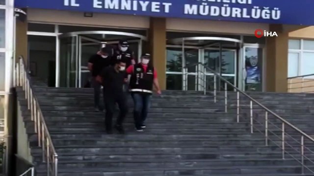 Polis, kente ruhsatsız silah getirerek ticaretini yapan şahısları kıskıvrak yakaladı