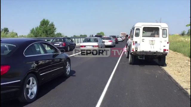 Report TV - Përplasen dy makina në Bypassin e Fierit, të lënduarit jashtë rrezikut për jetën