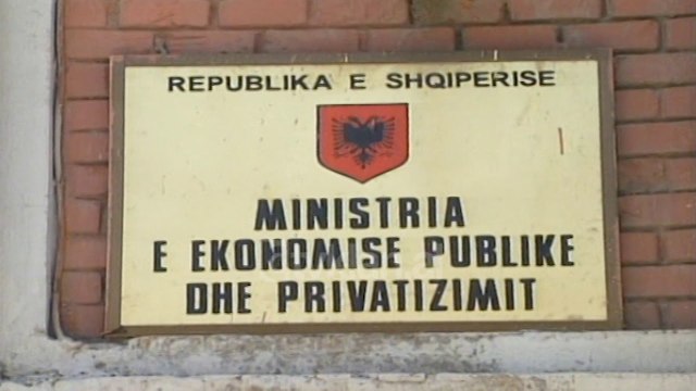 Banka Boterore vlereson procesin e privatizimit ne Shqiperi - (2 Korrik 2000)