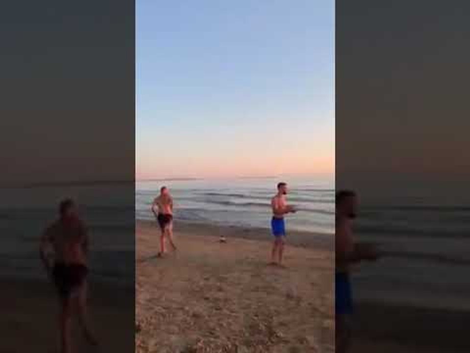 Meta futboll në plazh: Është mirë kur shënon vetë, por edhe më mirë kur shënojnë shokët