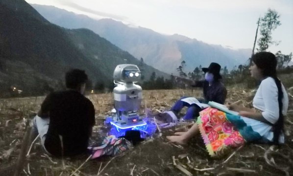 KIPI , el robot-profesor que da clases en las zonas marginales del Perú