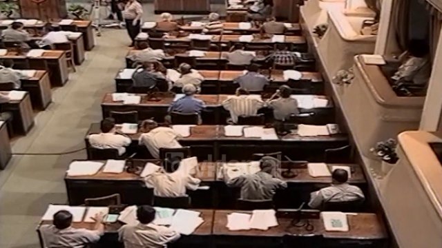 Parlament: Ministri i Rendit Poçi i pergjigjet akuzave te opoztes - (3 Korrik 2000)