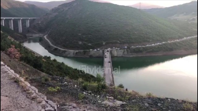 Mbyten dy persona ne liqenin e Kukesit | Lajme - News