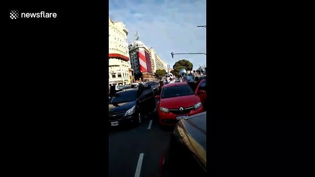 Argentinians protest against their government through heavy traffic