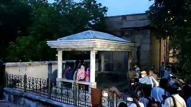 विकास दुबे के अंतिम संस्कार के दौरान पत्नी चिल्लाई: एनकाउंटर सही हुआ