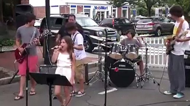 Niña canta Black Dog de Led Zeppelin y deja alucinando al personal