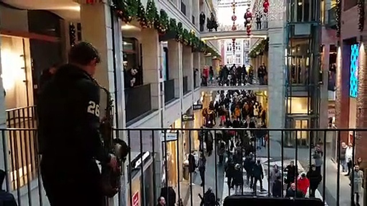 Dance Monkey - Street Musician Karsten Belt (Saxophone)