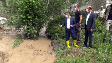 Sel bölgesine ilk müdahaleyi Erciş Belediyesi yaptı