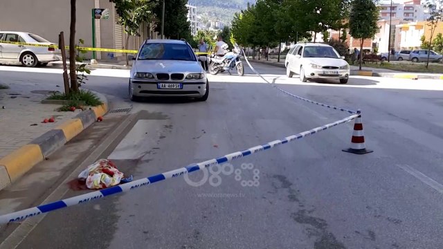 Ora News - Ushqimet nuk shkuan në shtëpi, 75-vjeçari përplaset për vdekje teksa kthehej nga pazari