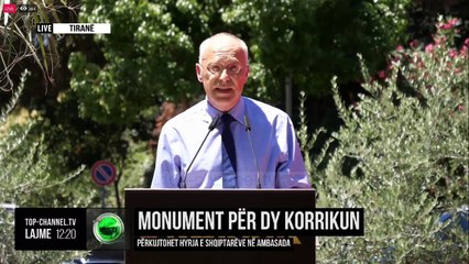 Monumenti për dy korrikun/ Përkujtohet hyrja e shqiptarëve në Ambasada