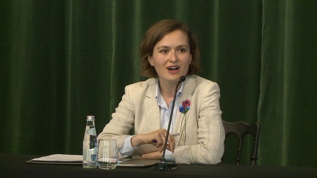 Abuzimi në shkollë/ Ministrja Shahini anashkalon pyetjen e gazetares: S’dinim gjë, është tendencioze