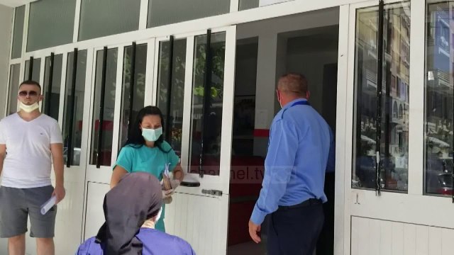 Qendra shëndetësore do të shembet/ Durrës, u dëmtua rëndë nga tërmeti i nëntorit