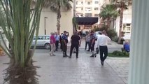 Ora News - Durrës: Të shtëna me armë zjarri pranë hotelit, shoqërohen 3 persona, në kërkim autori