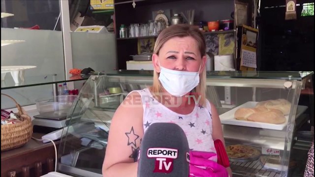 Report TV -Flasin fqinjët e familjes Josifi në Përmet: Bashkëshorti i Zhanetës u hodh nga pallati