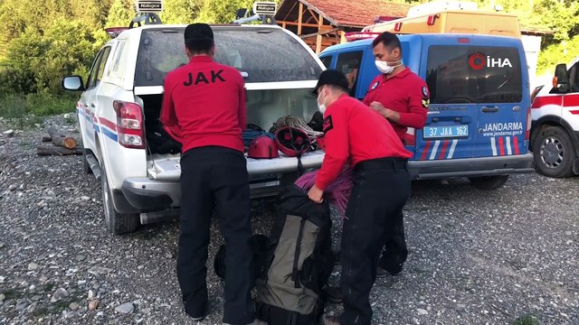 Kanyonda yaralanan dağcı, helikopterle alınarak hastaneye kaldırıldı