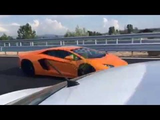 Report TV -Skenë si në Formula 1, Lamborghini portokalli 'fluturon' në bypass-in Fier - Vlorë