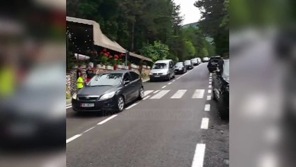 Moti i keq, rradhë të gjata makinash në Llogora