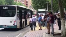 Ora News - Sot rikthehet transporti publik në Tiranë