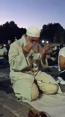 Ayasofya önündeki yaşlı amcadan sevinç gözyaşları