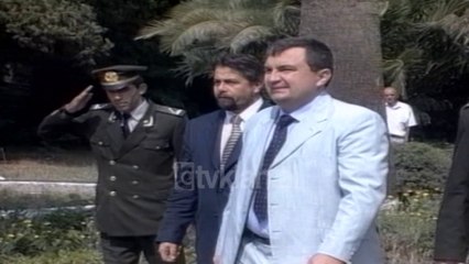 Ceremonia e diplomimit ne Akademinë e Mbrojtjes - (21 Korrik 2000)