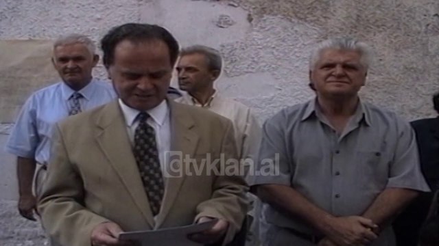 Bashkia e Tiranes i vendos emrin rruges Tafaji - (21 Korrik 2000)