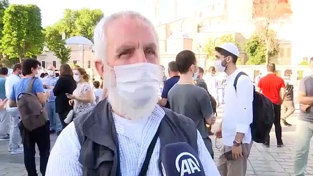 Ayasofya önünde sevinç gösterileri