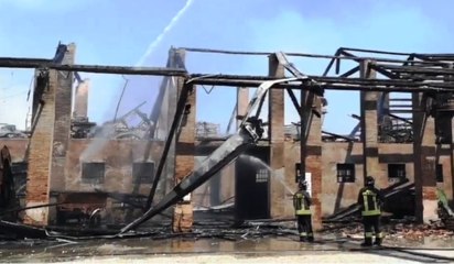 Belfiore (VR) - Incendio distrugge capannone agricolo (11.07.20)