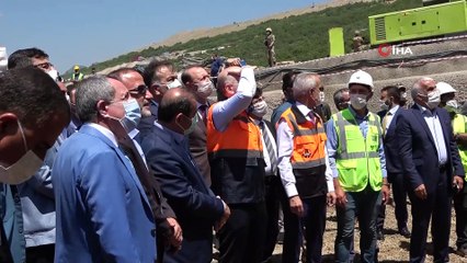 Bakan Karaismailoğlu İdris-İ Bitlis Feribotunda incelemelerde bulundu