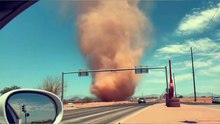 Incroyable tornade de poussière dans ce désert